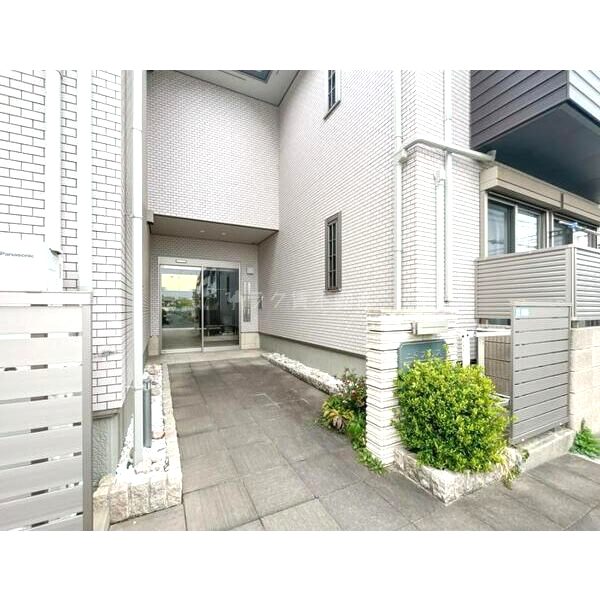 ニド フェリスの外観2枚目