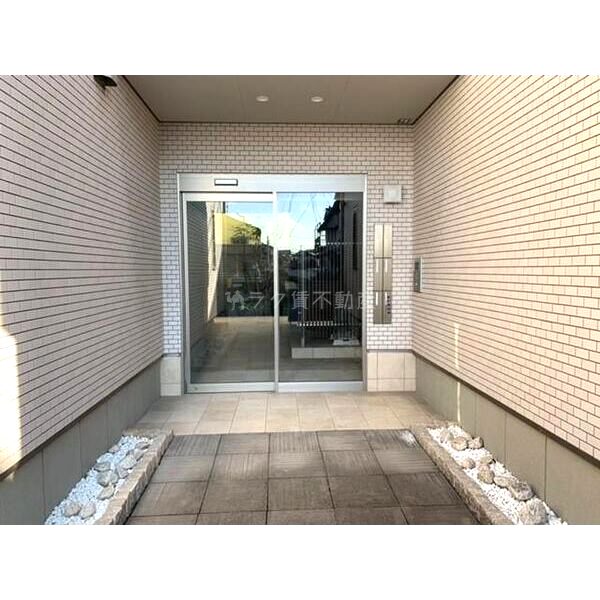 ニド フェリスの外観3枚目