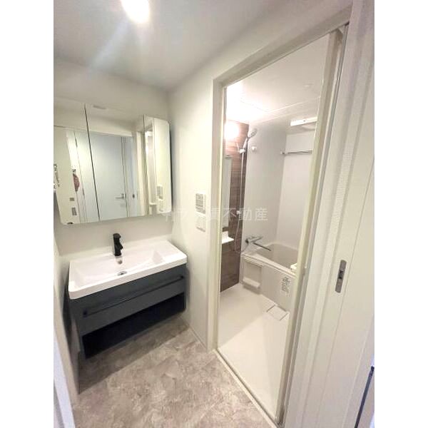 セレニテ江坂エクラの室内写真3枚目