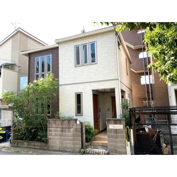 シェ モアの外観2枚目