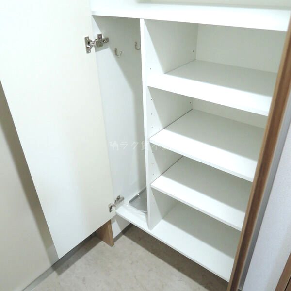 Y&Rino Residenceの室内写真13枚目