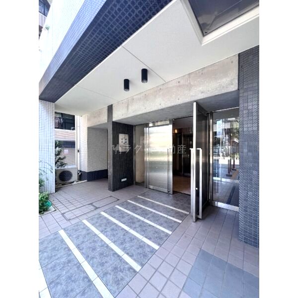 クリスタルグランツ新大阪の外観2枚目