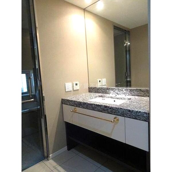 グランフロント大阪オーナーズタワーの室内写真4枚目