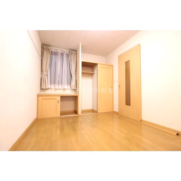 レオパレスハピネスNAWATEの室内写真3枚目