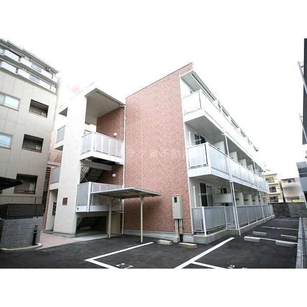 レオパレストライズ