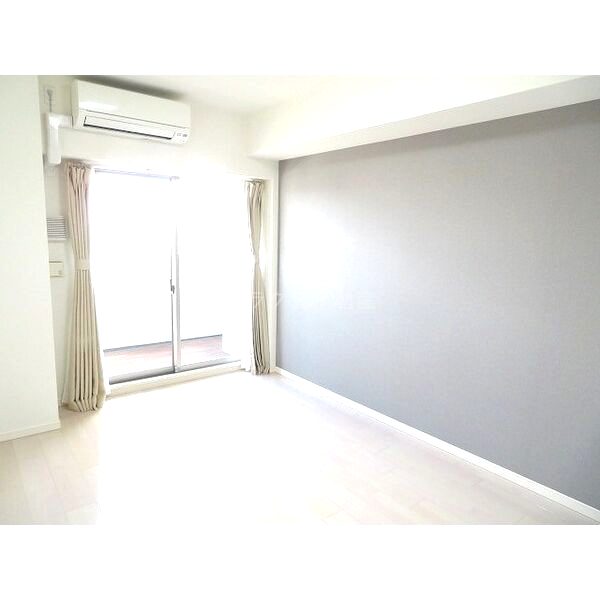 スペーシア江坂広芝町の室内写真1枚目