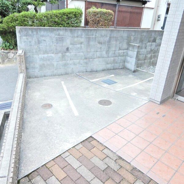 Centro Paese (セントロ パエ-ゼ)の外観5枚目