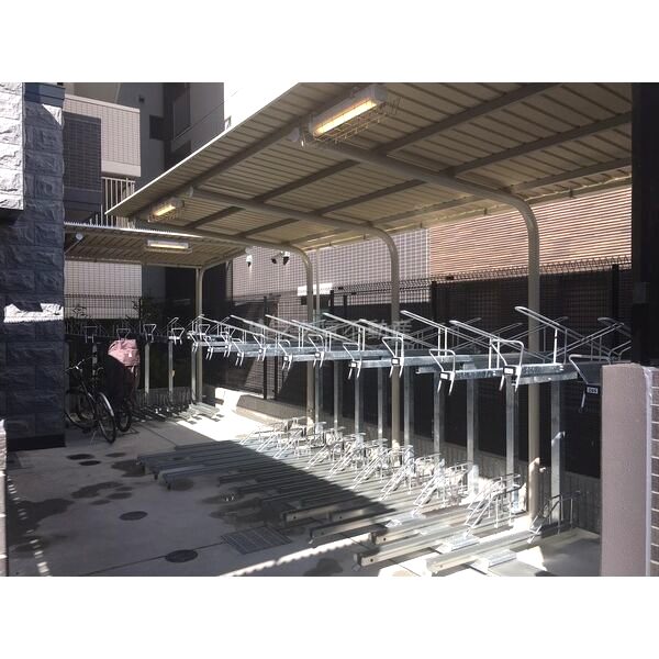 プレサンスロジェドーム前の外観4枚目