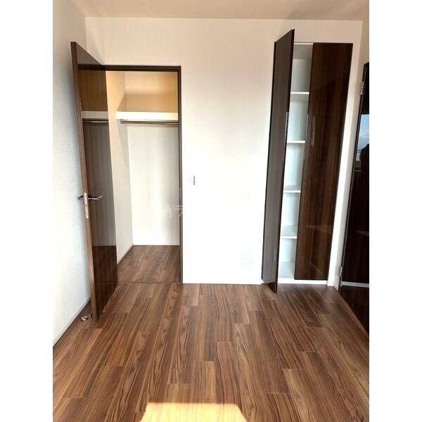 ローレルタワー堺筋本町の室内写真11枚目