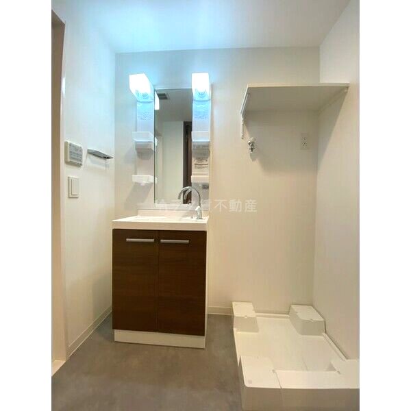 ワールドアイ大阪城EASTアドバンスの室内写真4枚目