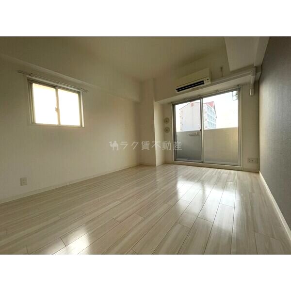 エスリード江坂垂水町の室内写真3枚目