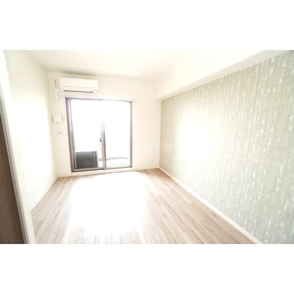 ファーストフィオーレ江坂ウエストの室内写真1枚目