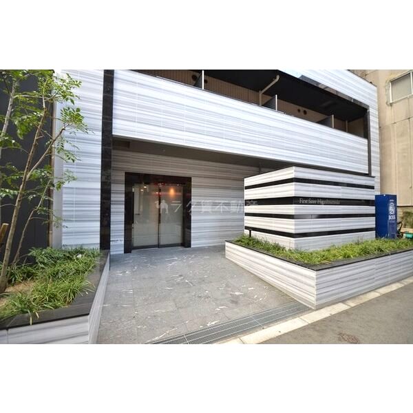 ファーストフィオーレ東梅田の外観2枚目