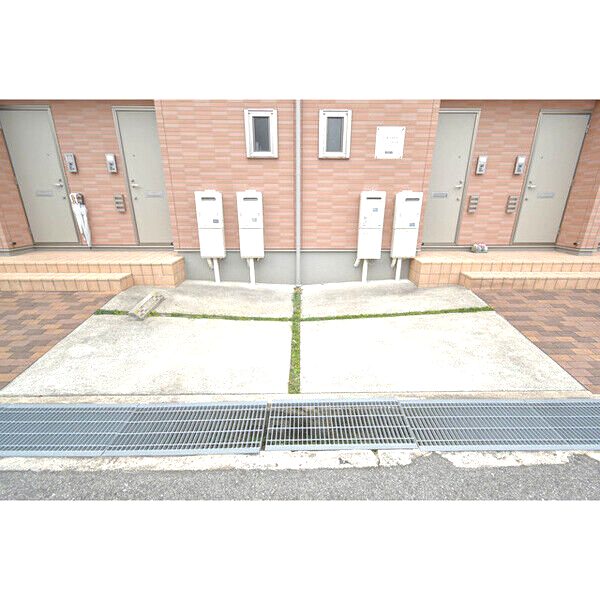 コーポラス若草EASTの外観2枚目