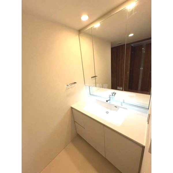 プラウド枚方の室内写真9枚目