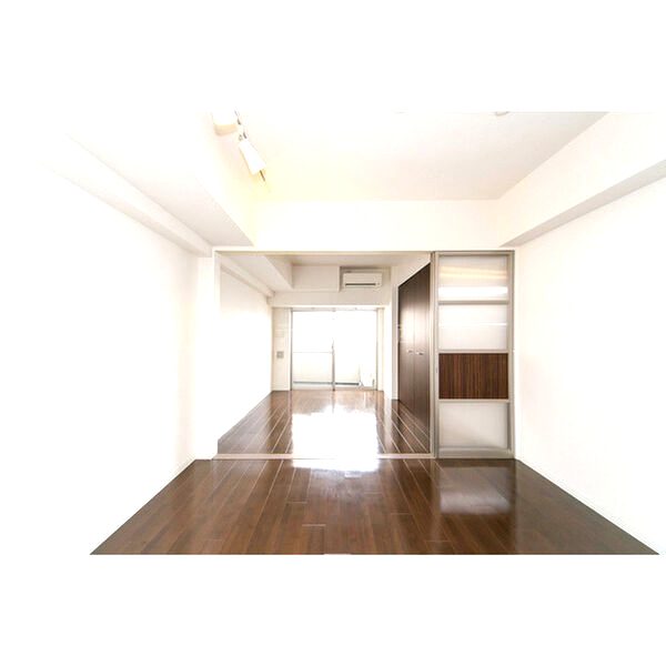 SERENiTE江坂四番館の室内写真2枚目