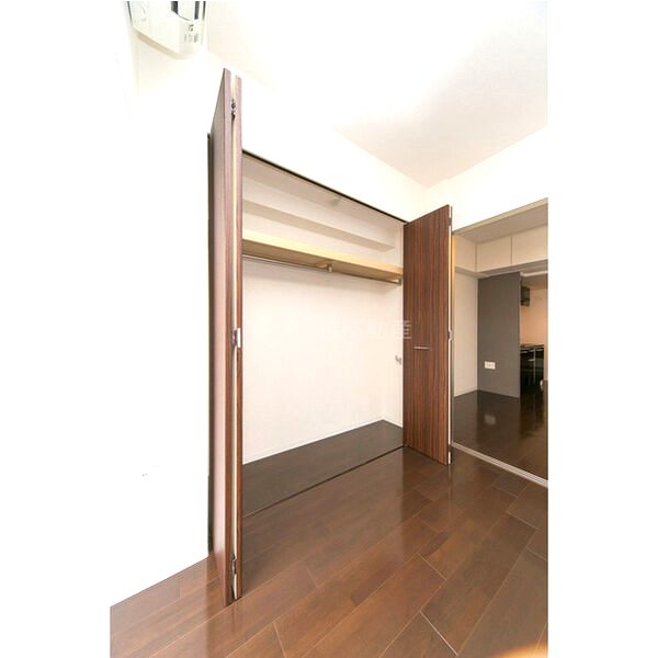 SERENiTE江坂四番館の室内写真14枚目