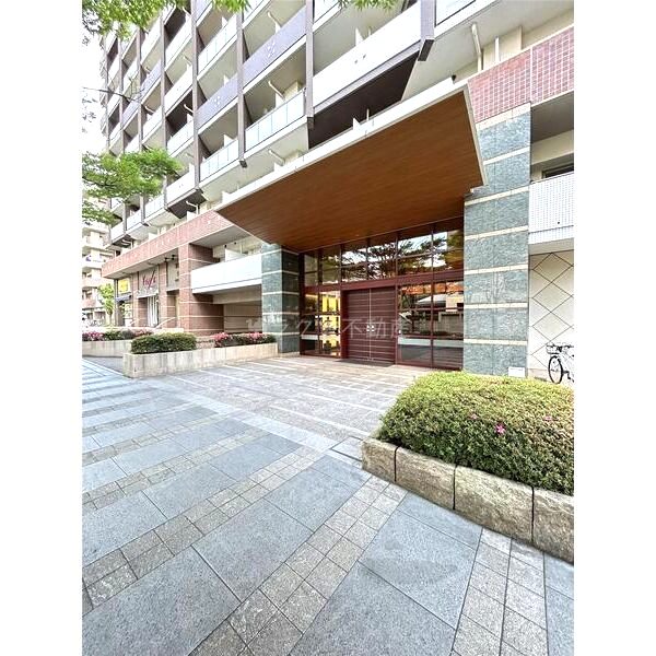 ロイヤルパークス桃坂の外観2枚目