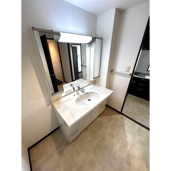 ES-Grande江坂公園の室内写真6枚目