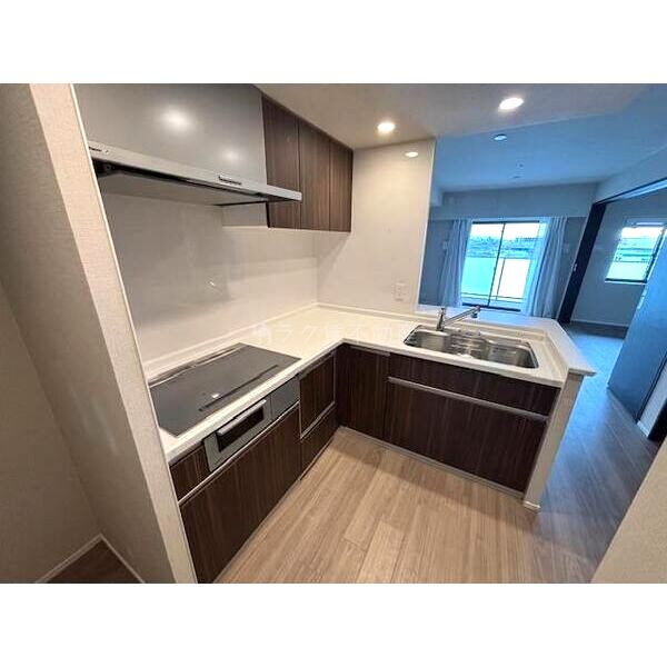 パークナード・レーベン茨木さわらぎ 705号の室内写真2枚目