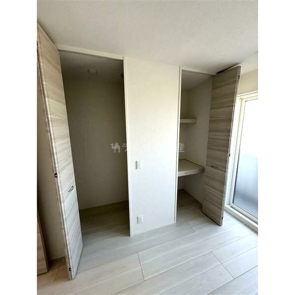 LES ENS FAMIIAUX IXの外観3枚目