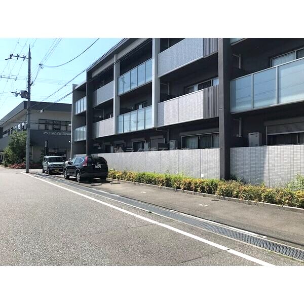 ルーナ・クレシェンテの外観2枚目
