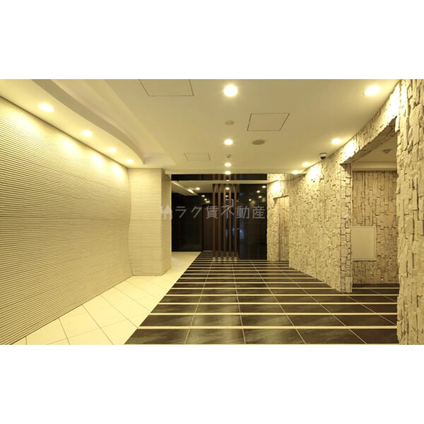 ラシュレエグゼ本町の外観2枚目