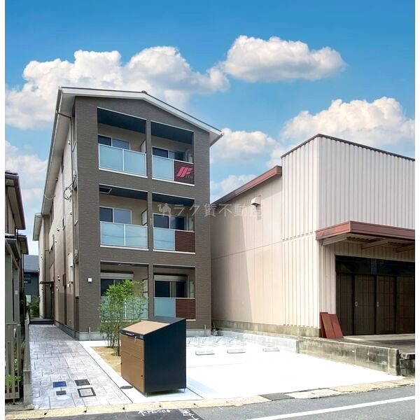 F asecia Neigeの外観3枚目