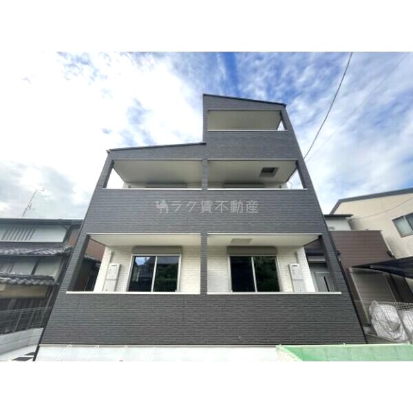 ルシェリア山科の外観2枚目