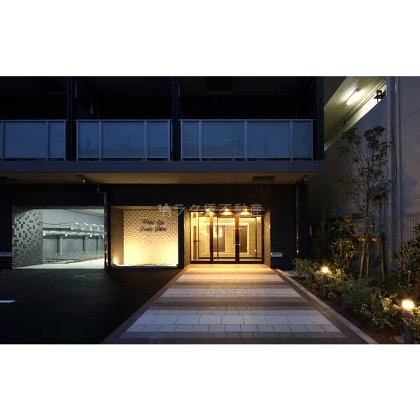 ワールドアイ江坂アルバの外観2枚目