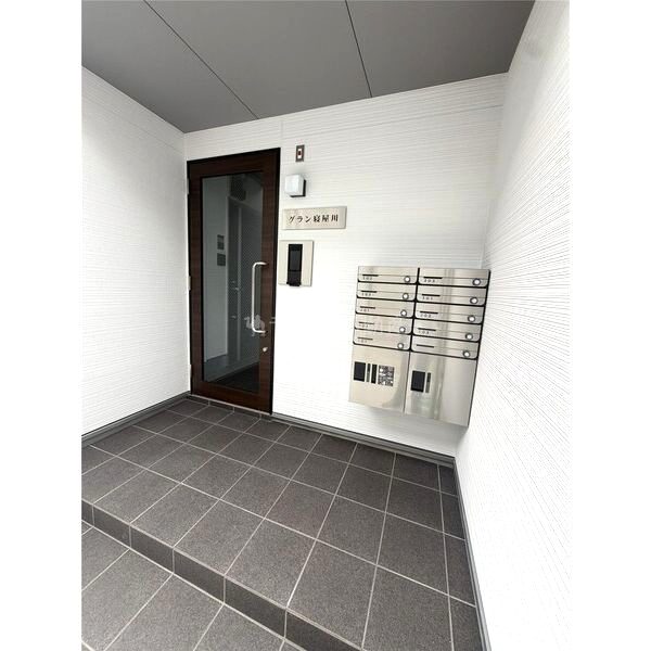 グラン寝屋川の外観2枚目