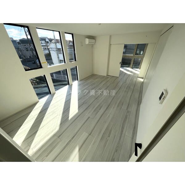 WORKINGBASE伊丹WESTの室内写真1枚目