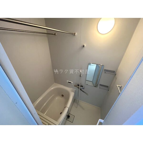 WORKINGBASE伊丹WESTの室内写真4枚目